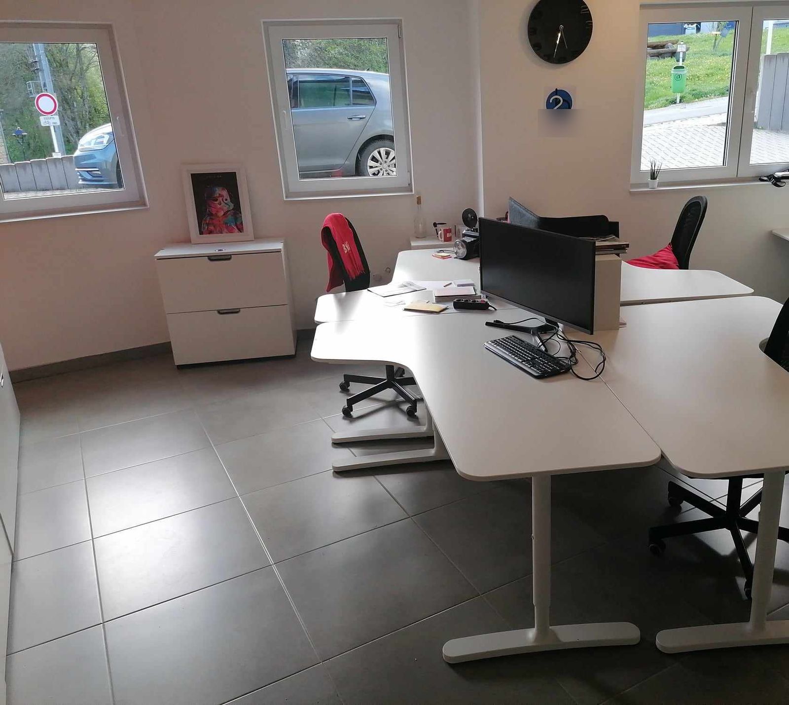 Postes de travail près des fenêtres